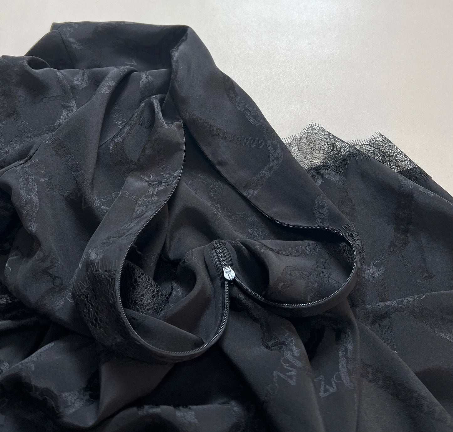 Woman Fashion Black Silk V-neck Lace Embroidered Patchwork Short Sleeved Midi Dress Chains Jacquard High Quality Dresses 2024