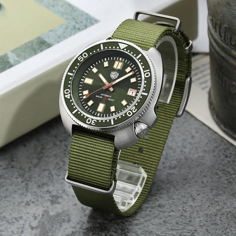 Watchdives WD6105 Retro Diver Watch NH35 Movement 300M Waterproof Sapphire Crystal Wristwatch Super C3 Green Luminous Watches